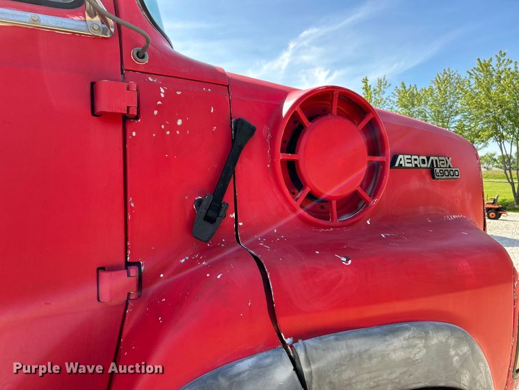 image for item EK4732 1995 Ford Aeromax L9000 dump truck