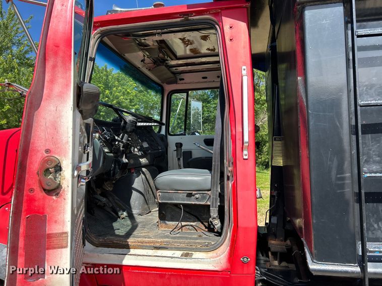 image for item EK4732 1995 Ford Aeromax L9000 dump truck