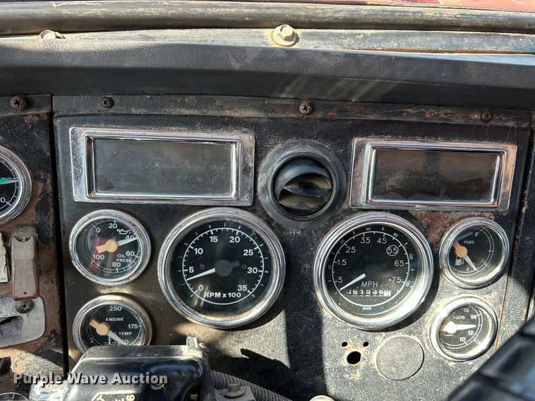 image for item EK4732 1995 Ford Aeromax L9000 dump truck