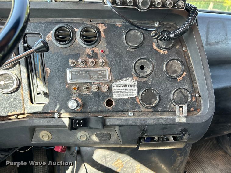 image for item EK4732 1995 Ford Aeromax L9000 dump truck