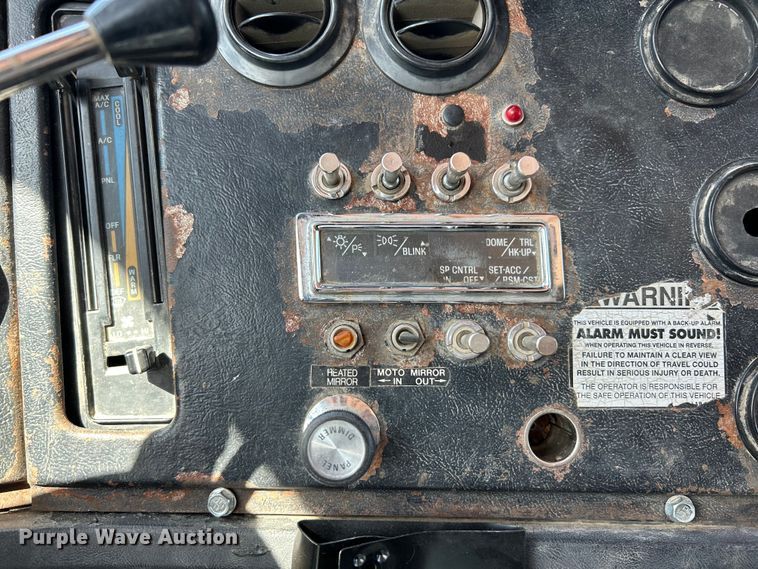 image for item EK4732 1995 Ford Aeromax L9000 dump truck