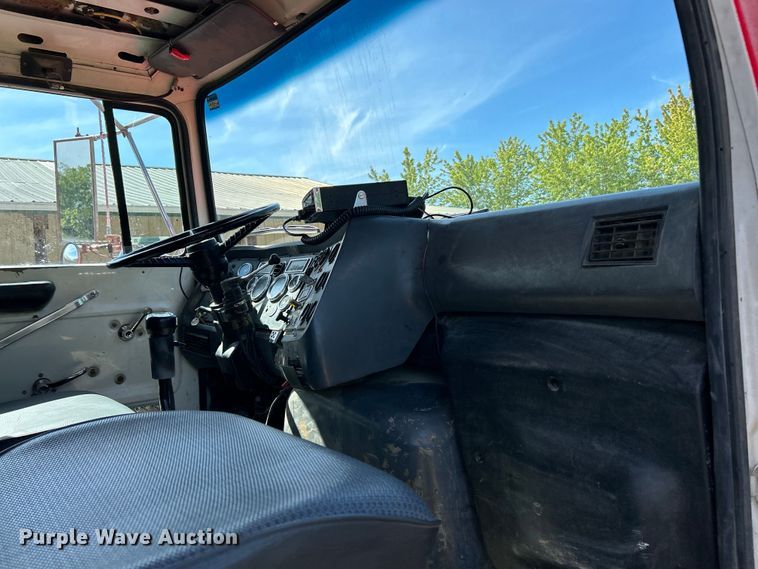 image for item EK4732 1995 Ford Aeromax L9000 dump truck