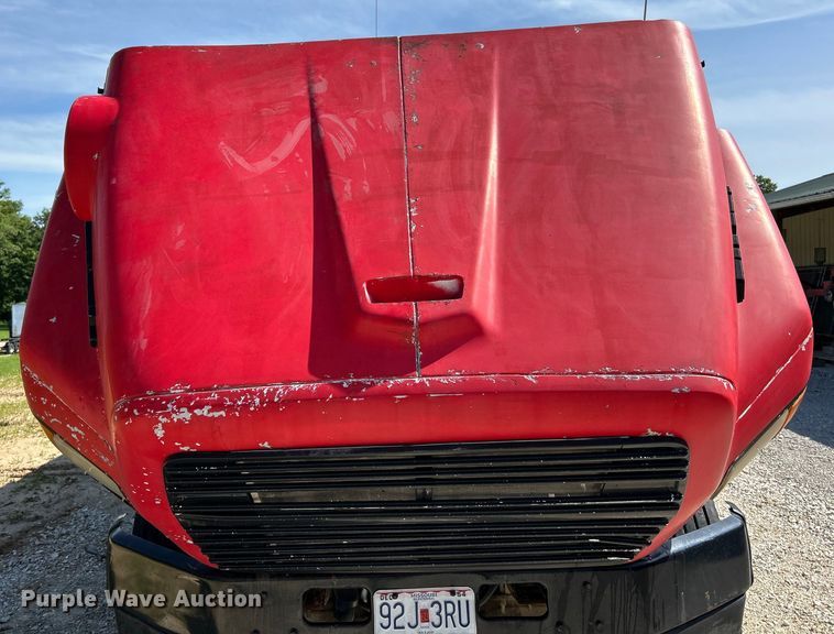 image for item EK4732 1995 Ford Aeromax L9000 dump truck