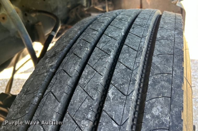 image for item EK4732 1995 Ford Aeromax L9000 dump truck