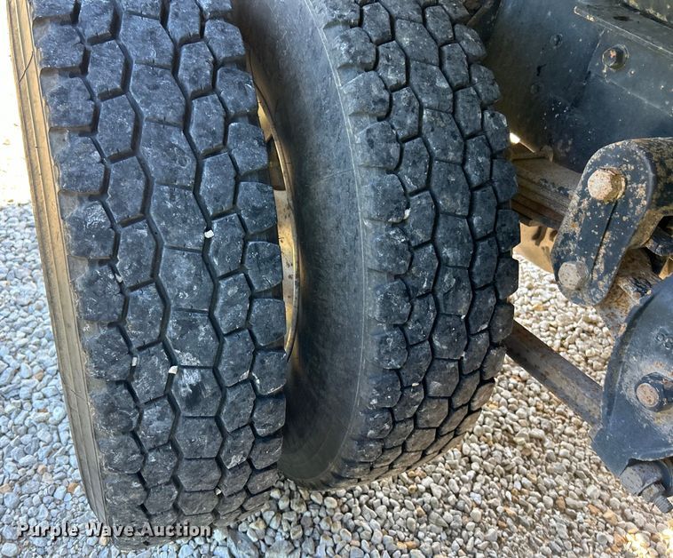 image for item EK4732 1995 Ford Aeromax L9000 dump truck