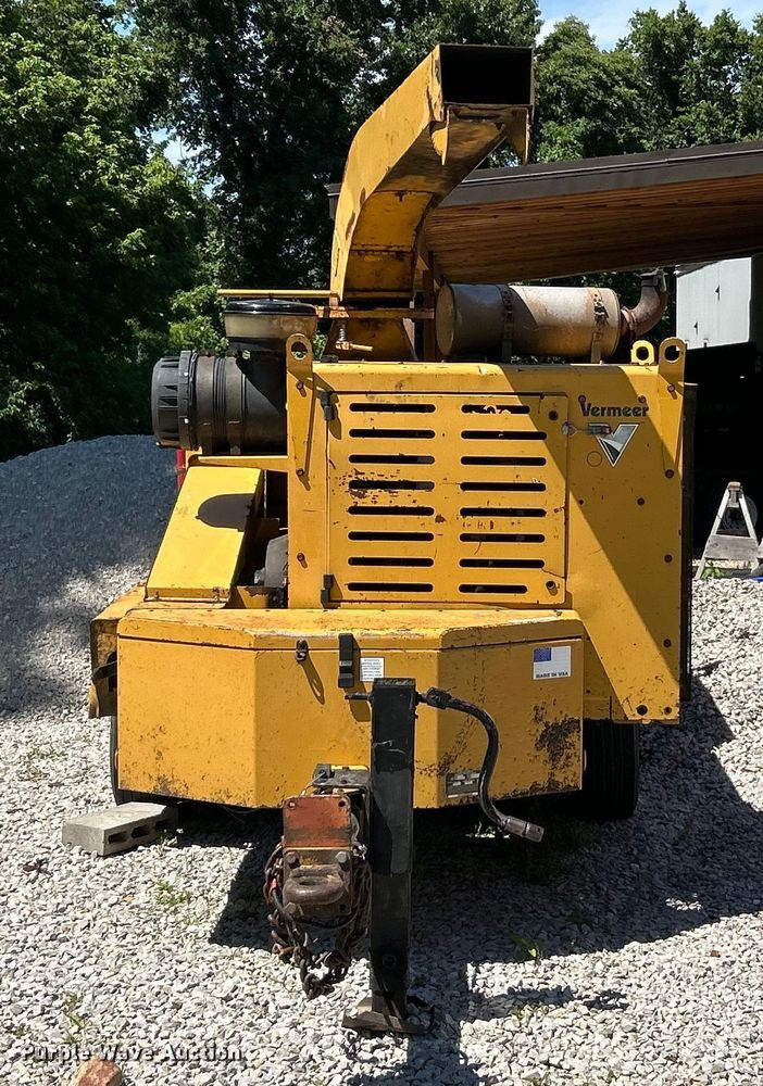 image for item EK4787 2008 Vermeer BC1800XL wood chipper