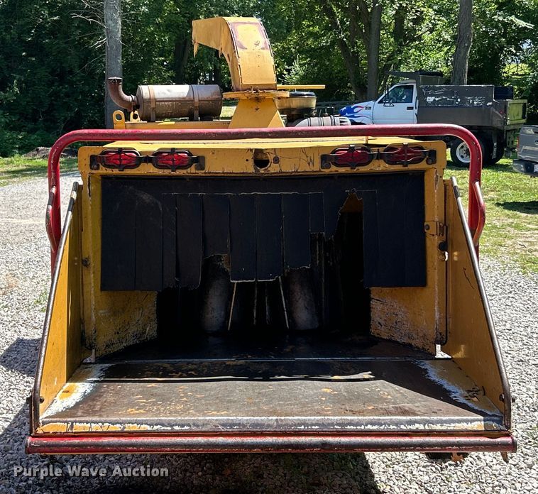 image for item EK4787 2008 Vermeer BC1800XL wood chipper