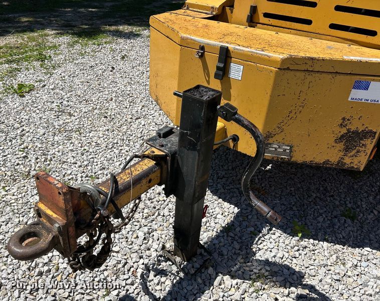 image for item EK4787 2008 Vermeer BC1800XL wood chipper