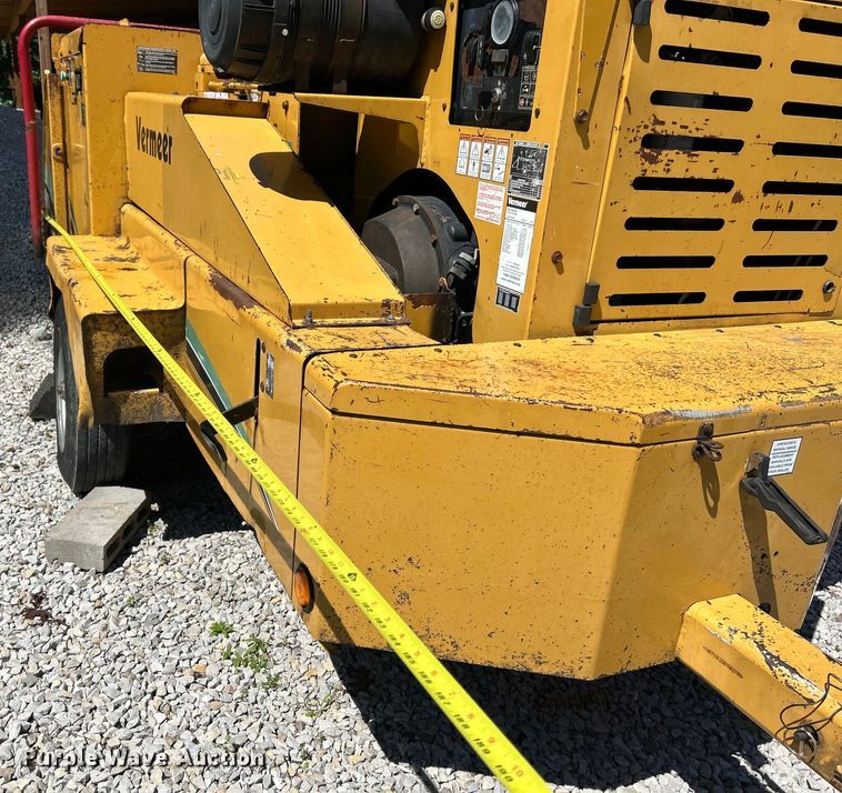 image for item EK4787 2008 Vermeer BC1800XL wood chipper