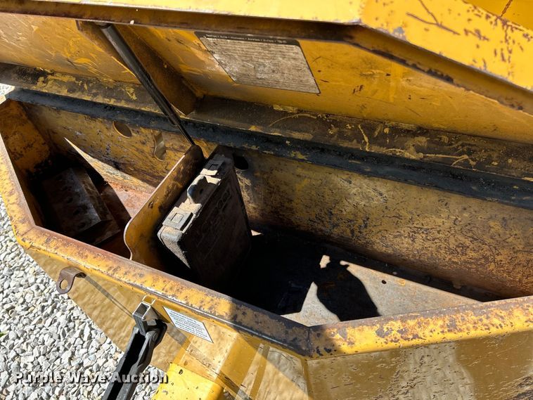 image for item EK4787 2008 Vermeer BC1800XL wood chipper