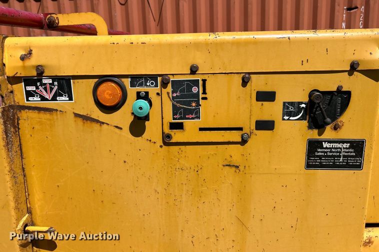 image for item EK4787 2008 Vermeer BC1800XL wood chipper