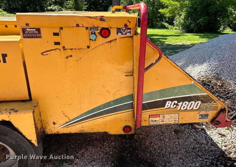 image for item EK4787 2008 Vermeer BC1800XL wood chipper