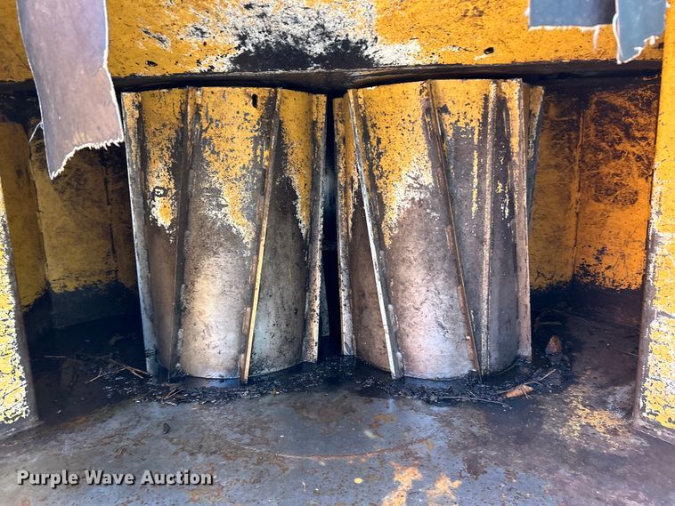 image for item EK4787 2008 Vermeer BC1800XL wood chipper