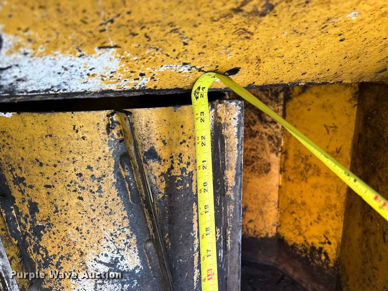 image for item EK4787 2008 Vermeer BC1800XL wood chipper