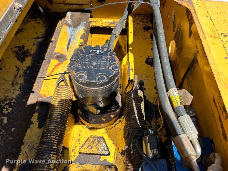 image for item EK4787 2008 Vermeer BC1800XL wood chipper