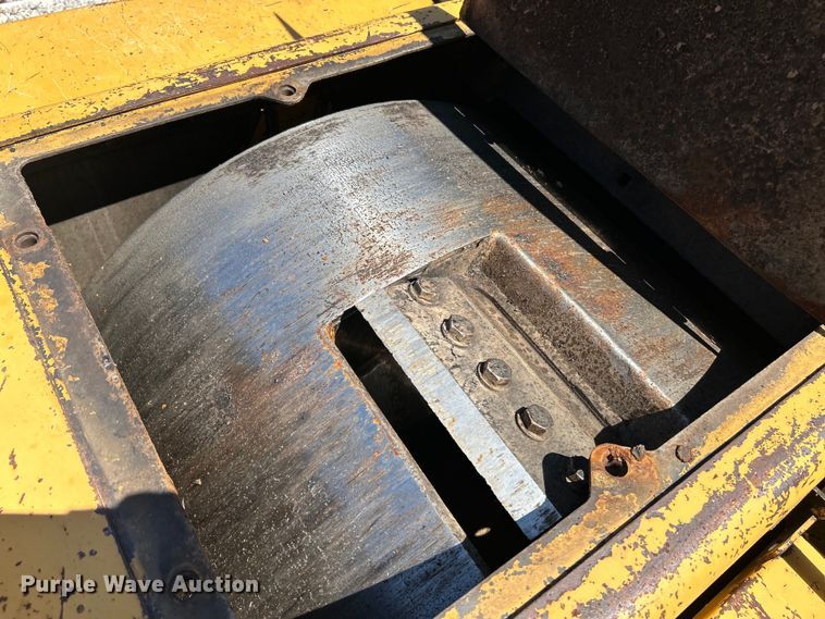 image for item EK4787 2008 Vermeer BC1800XL wood chipper