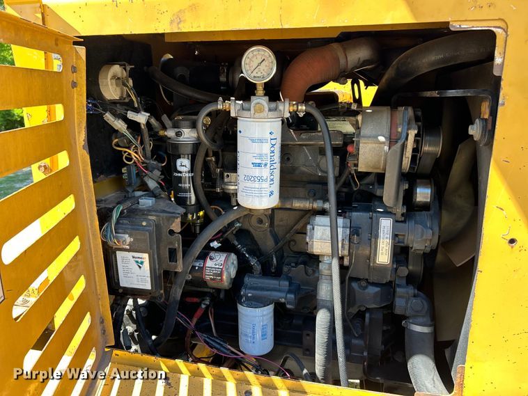 image for item EK4787 2008 Vermeer BC1800XL wood chipper