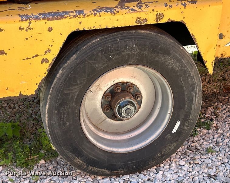 image for item EK4787 2008 Vermeer BC1800XL wood chipper