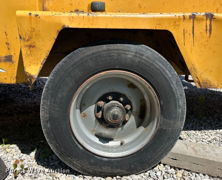 image for item EK4787 2008 Vermeer BC1800XL wood chipper