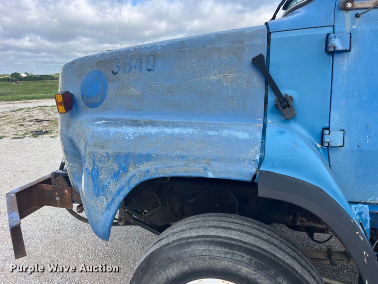 image for item EK8587 1995 Ford LTS9000 vacuum truck