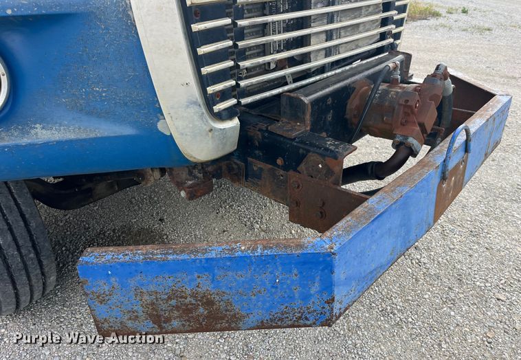 image for item EK8587 1995 Ford LTS9000 vacuum truck