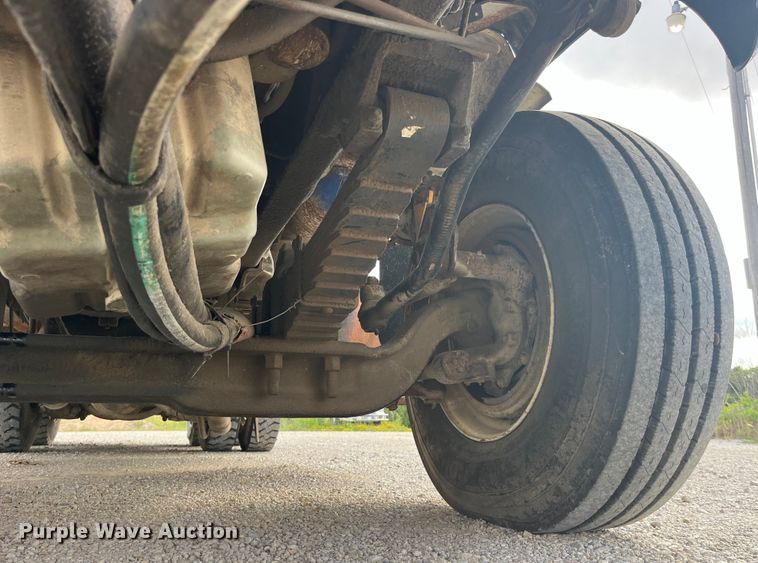 image for item EK8587 1995 Ford LTS9000 vacuum truck