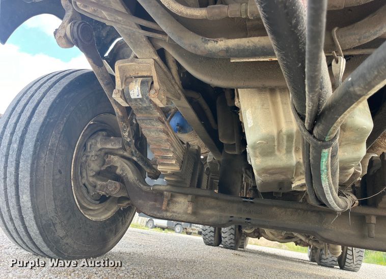 image for item EK8587 1995 Ford LTS9000 vacuum truck