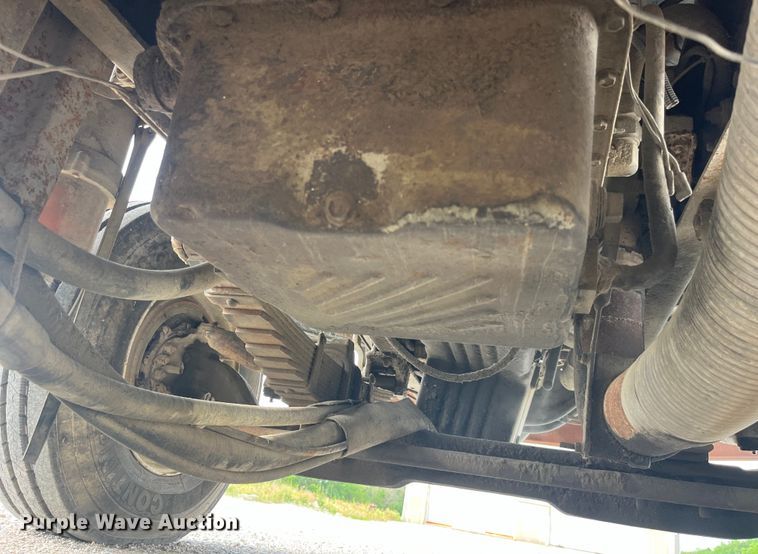 image for item EK8587 1995 Ford LTS9000 vacuum truck