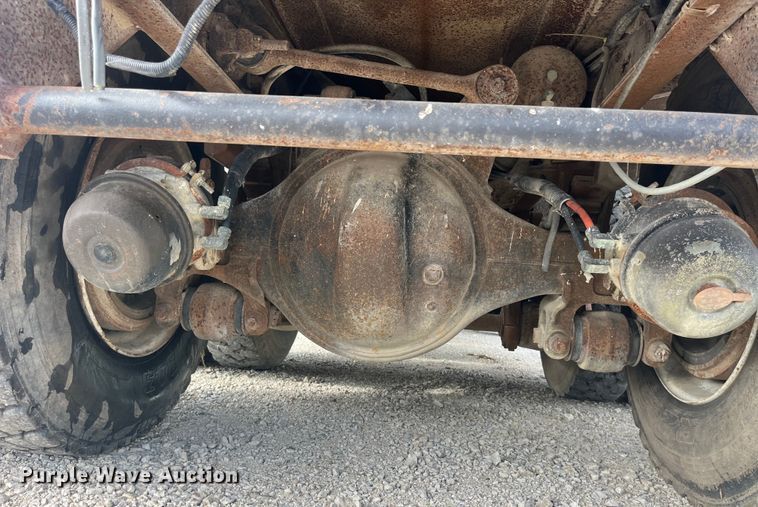 image for item EK8587 1995 Ford LTS9000 vacuum truck