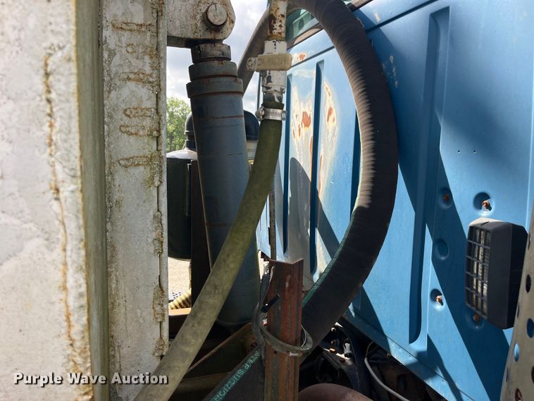 image for item EK8587 1995 Ford LTS9000 vacuum truck