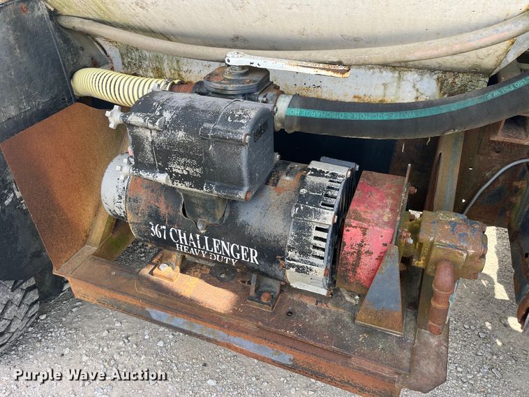 image for item EK8587 1995 Ford LTS9000 vacuum truck