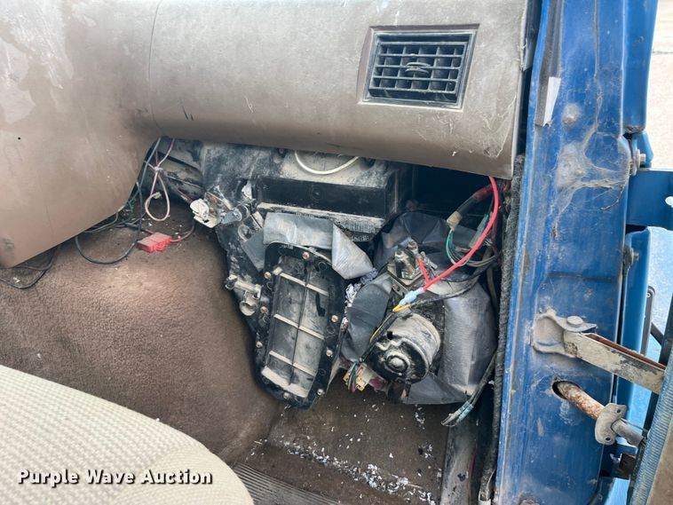 image for item EK8587 1995 Ford LTS9000 vacuum truck