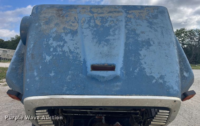 image for item EK8587 1995 Ford LTS9000 vacuum truck