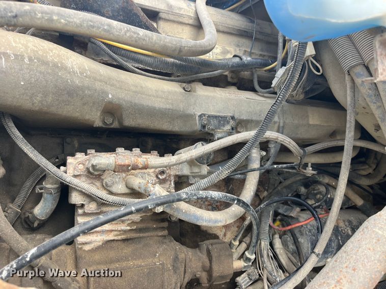 image for item EK8587 1995 Ford LTS9000 vacuum truck