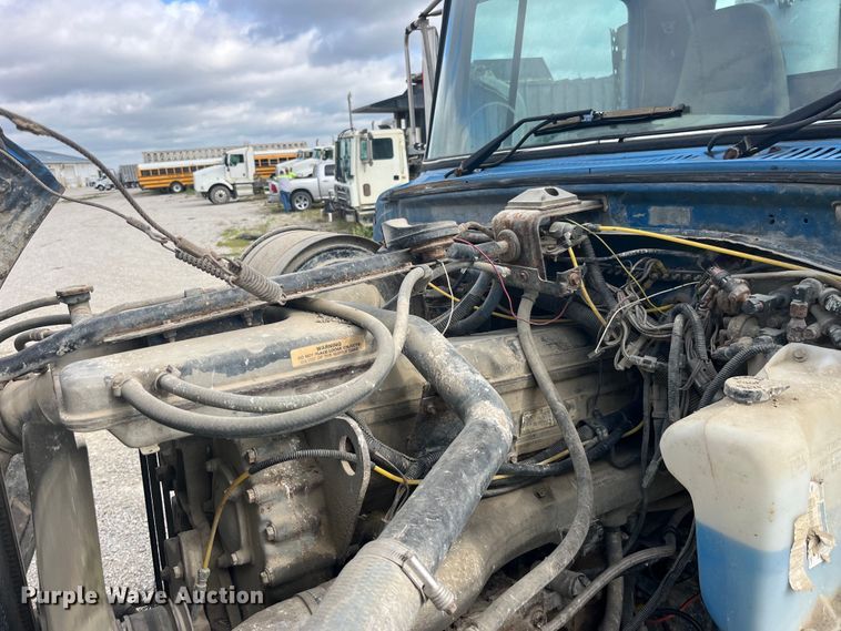 image for item EK8587 1995 Ford LTS9000 vacuum truck