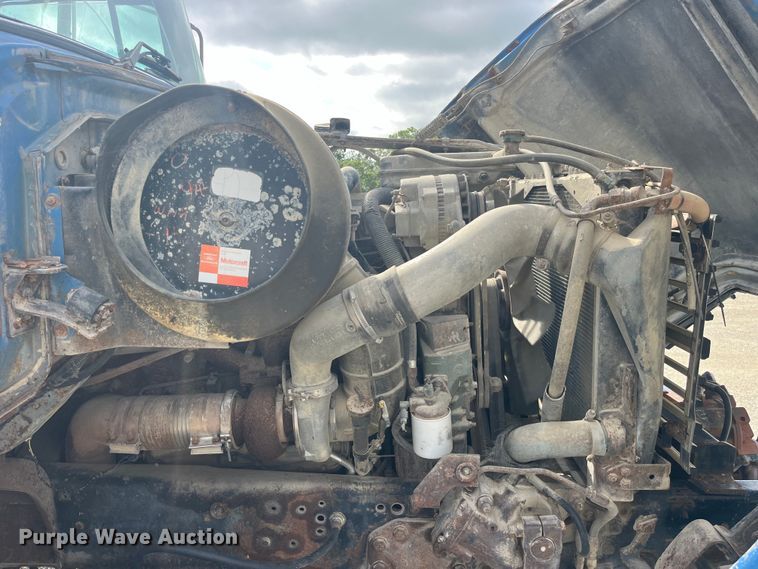 image for item EK8587 1995 Ford LTS9000 vacuum truck