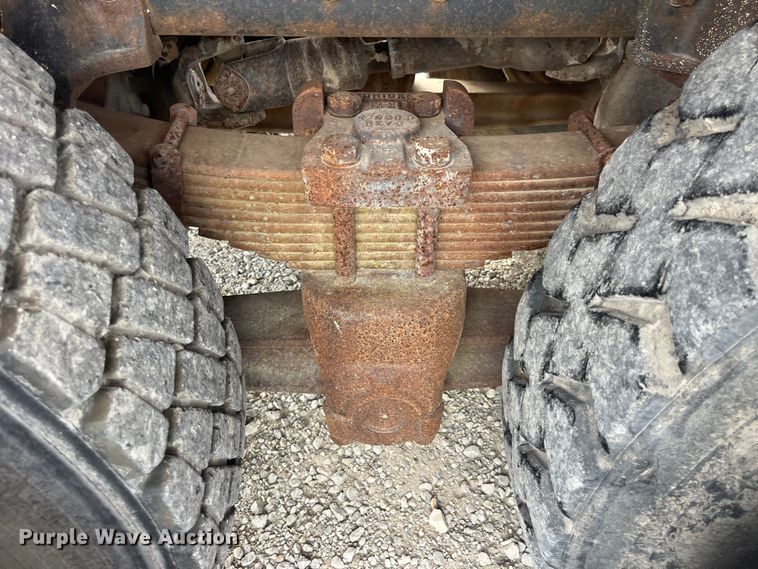 image for item EK8587 1995 Ford LTS9000 vacuum truck