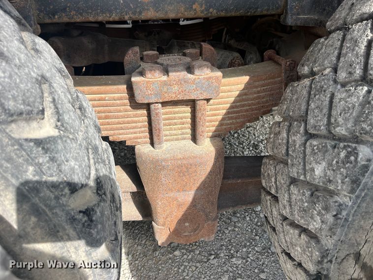 image for item EK8587 1995 Ford LTS9000 vacuum truck