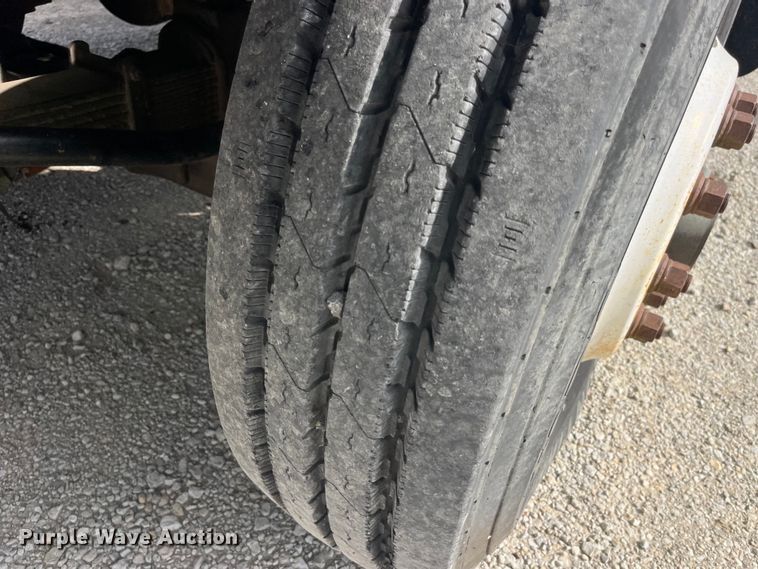 image for item EK8587 1995 Ford LTS9000 vacuum truck