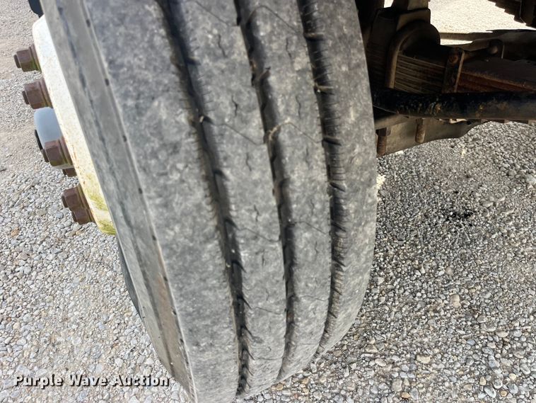 image for item EK8587 1995 Ford LTS9000 vacuum truck