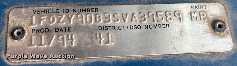 image for item EK8587 1995 Ford LTS9000 vacuum truck