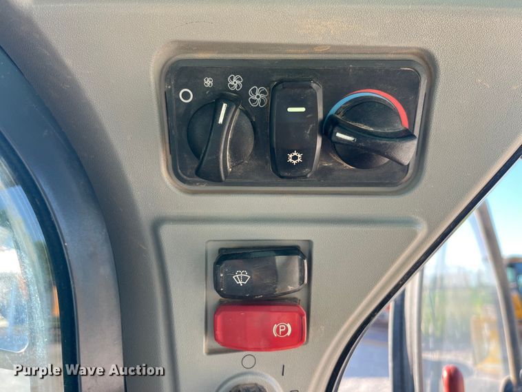 image for item EK8667 2019 Caterpillar  279D3 tracked skid steer loader