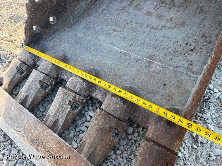 image for item EK8668 2019 Komatsu PC210LC-11 excavator