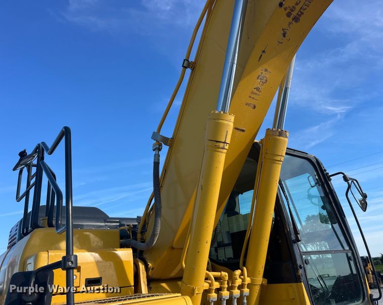 image for item EK8668 2019 Komatsu PC210LC-11 excavator