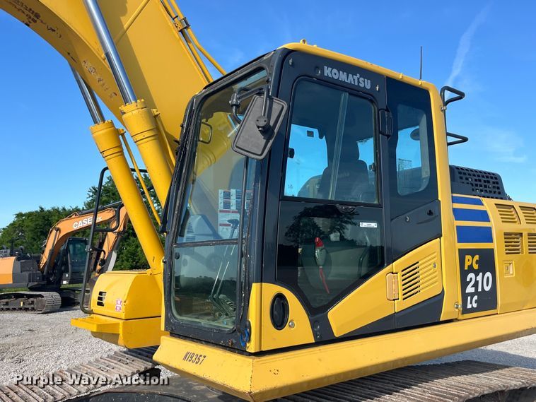 image for item EK8668 2019 Komatsu PC210LC-11 excavator