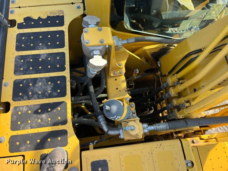 image for item EK8668 2019 Komatsu PC210LC-11 excavator