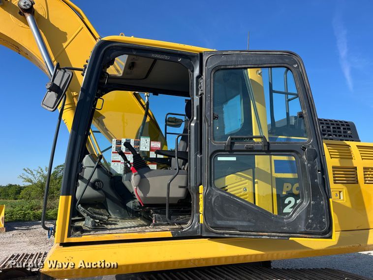 image for item EK8668 2019 Komatsu PC210LC-11 excavator