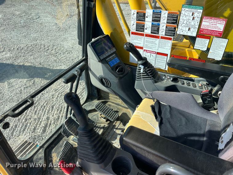 image for item EK8668 2019 Komatsu PC210LC-11 excavator