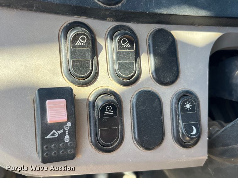 image for item EK8670 2018 Komatsu WA320-8 wheel loader