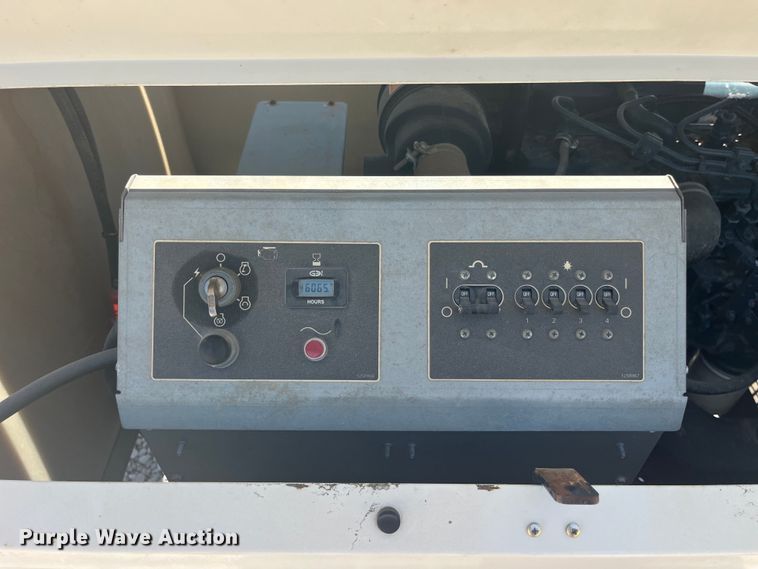 image for item EK8676 2015 Terex RL4 light plant